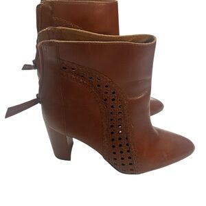 Matisse Brown Leather Ankle Boots with Perforated Design sz 7.5